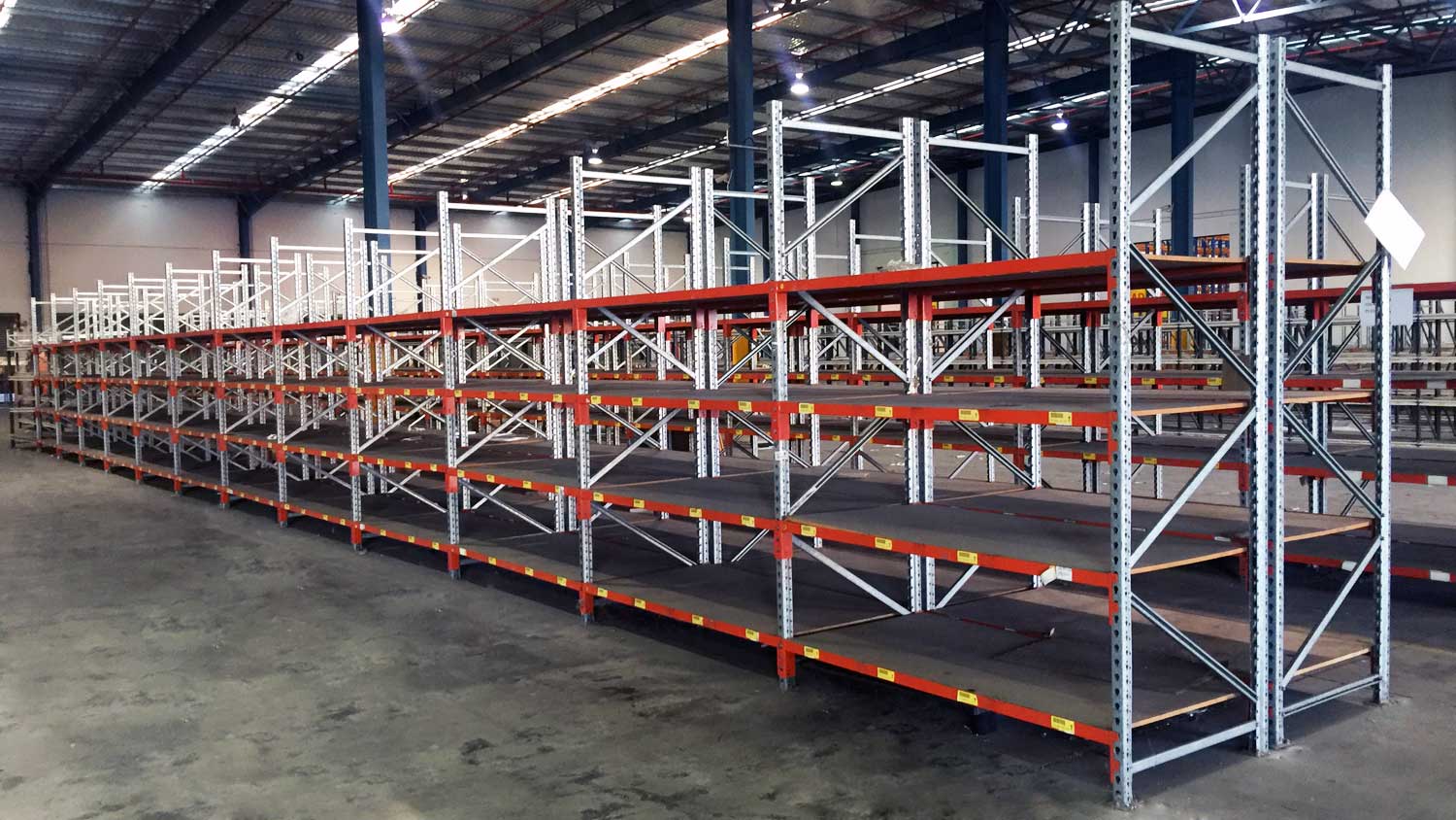 used-pallet-racking-on-delivery-truck